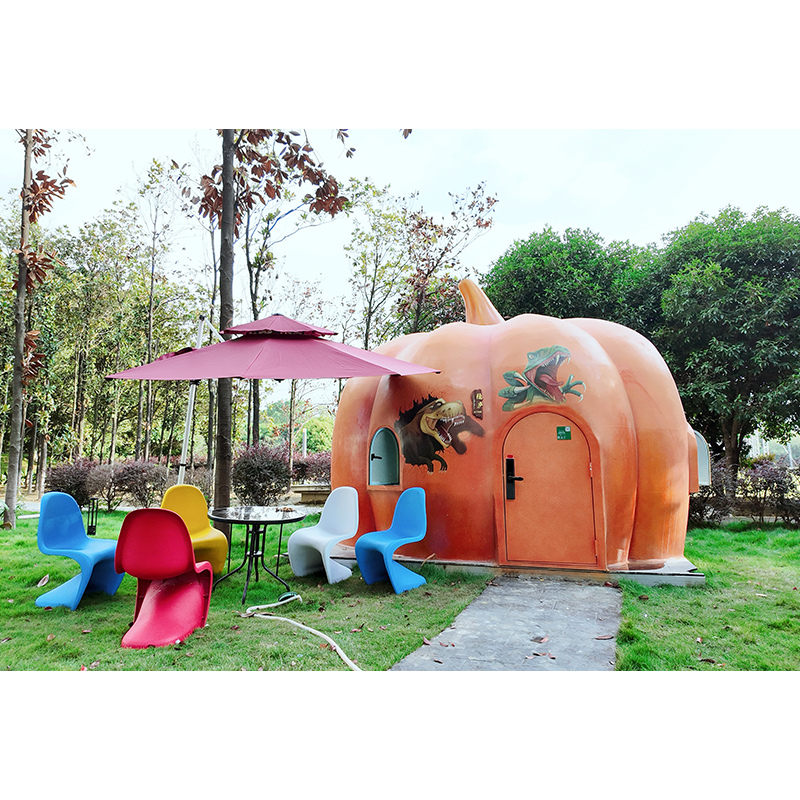 How does a featured B&B building use color combinations to create a wild visual fun?